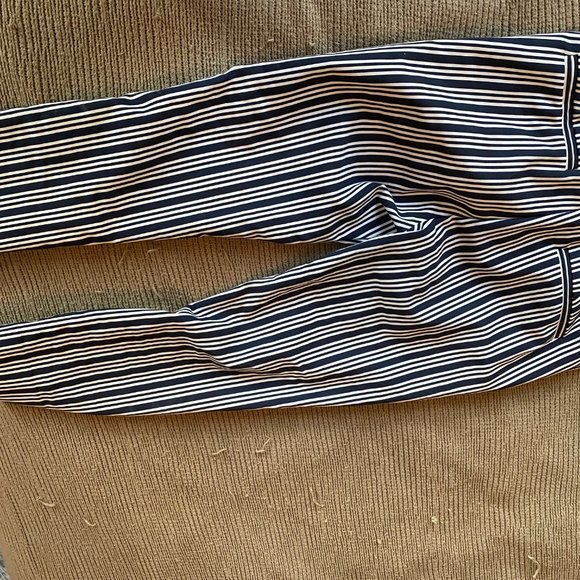 Size 2 Mango Navy Blue Striped Crop Pants - Picture 2 of 4
